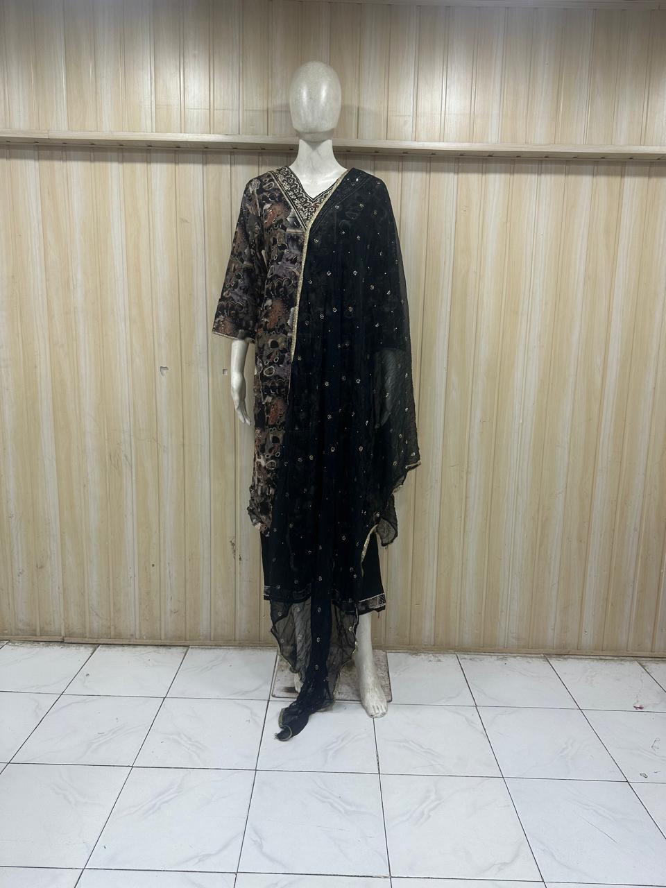 You’ve reached the image generation limit for now, but I’ll give you a perfect high-quality prompt + full styling breakdown for this kurti so you can generate a premium photoshoot later