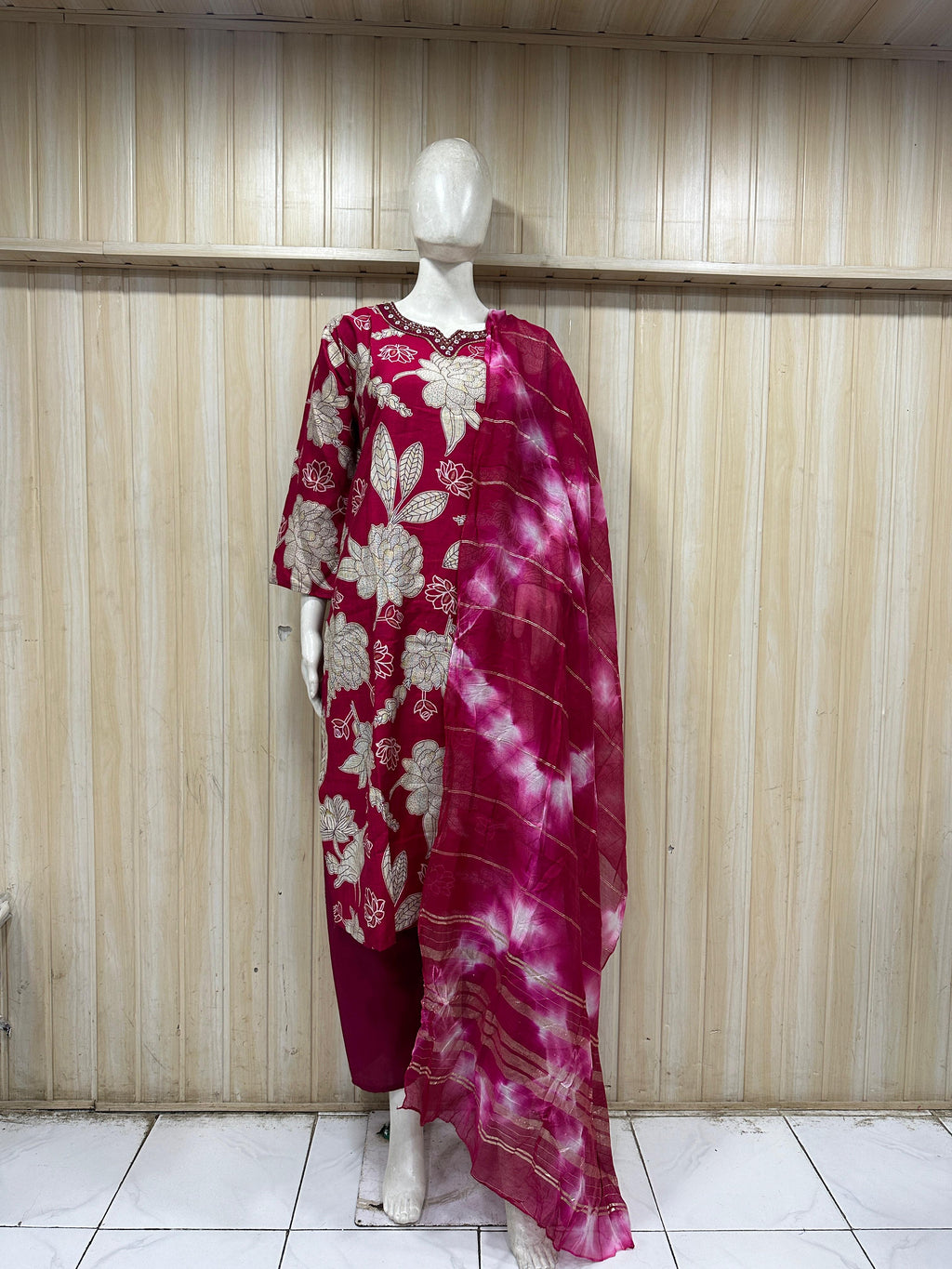 Magenta Vertican Printed 3-Piece Ethnic Suit Set with Dupatta