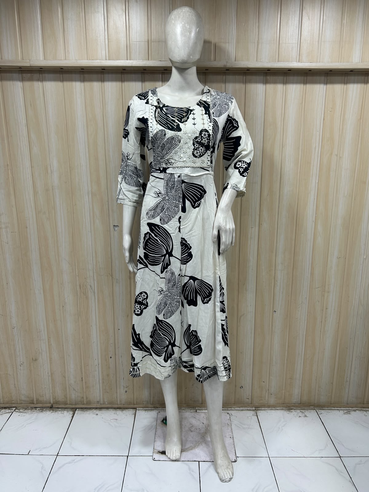 Black &amp; White Rayon Round Neck Printed 1-Piece Kurti for Women