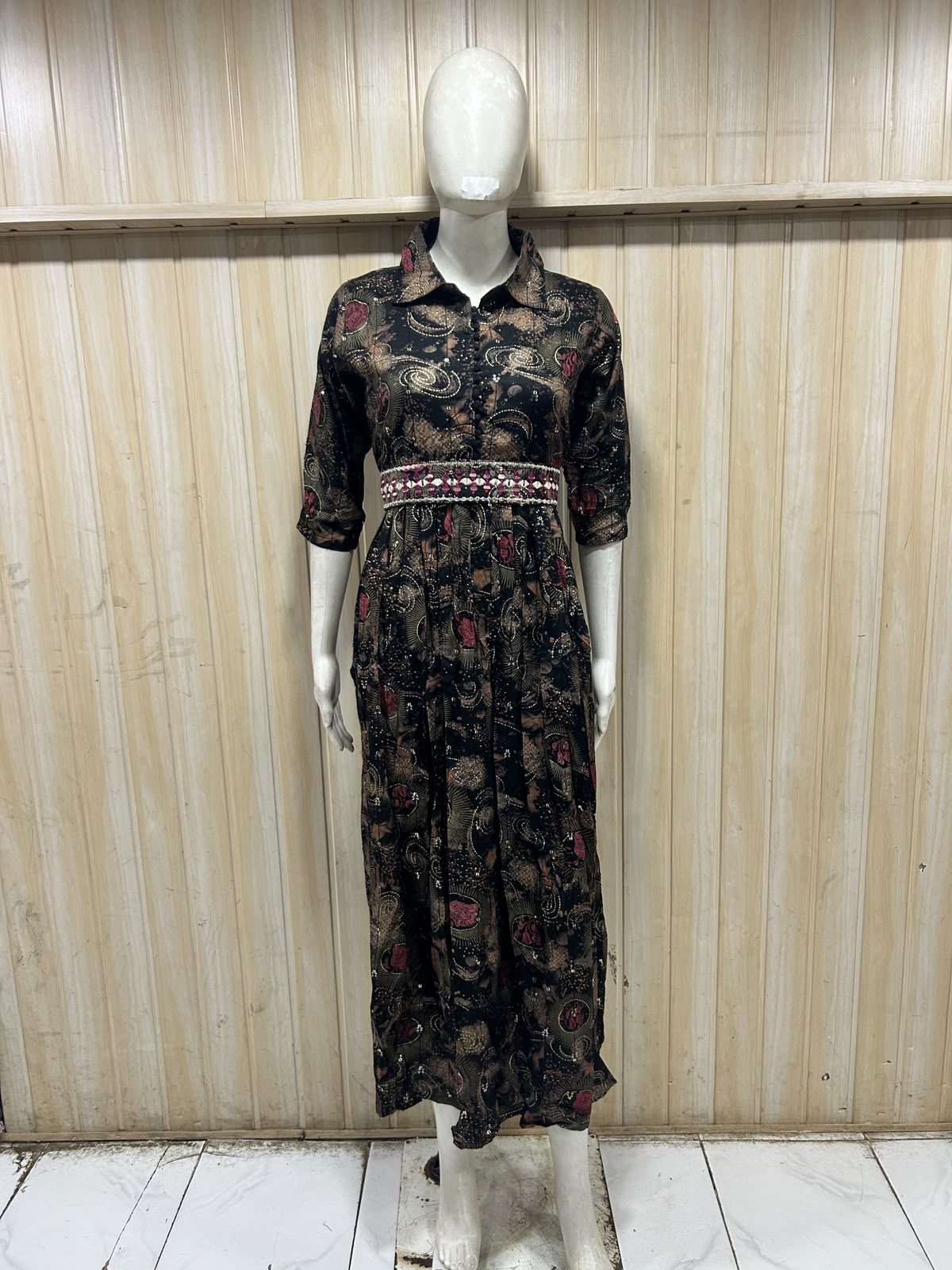 Black Printed Reyon/Rayon Round Kurti – Elegant Floral Pattern 1-Piece Kurti